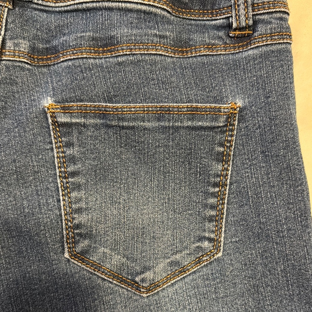 d. jeans Blue Jean Shorts with Classic Style - Picture 3 of 9